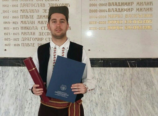 По диплому са шајкачом и опанцима!